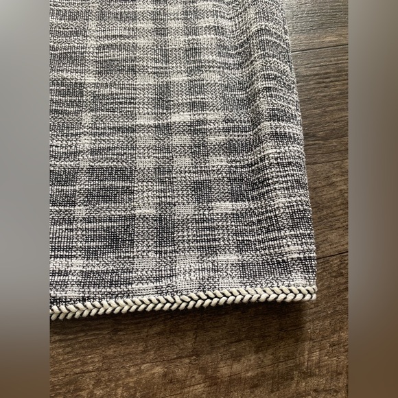 Max Studio Medium Skirt Tweed like Black and White stretch sliming - Picture 3 of 3